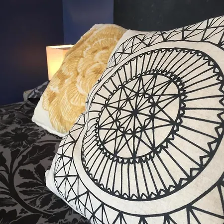 Chambre d'hôte vue imprenable sur Cité - Villa Rose Couette-café